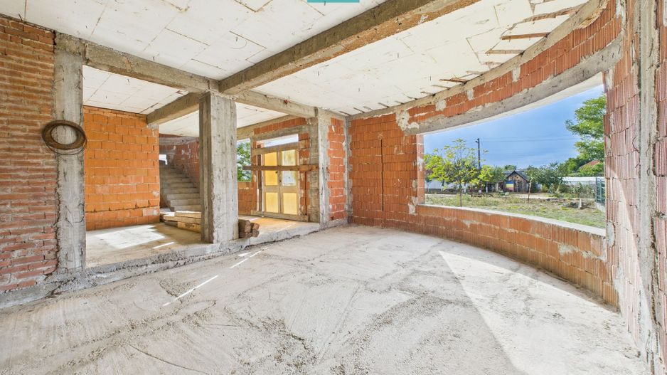 Casă la roşu S+P+1 în Bodrogu Nou - Poză 9