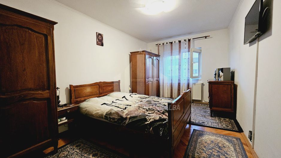Apartament cu 3 camere decomandate, Cetate - Poză 4