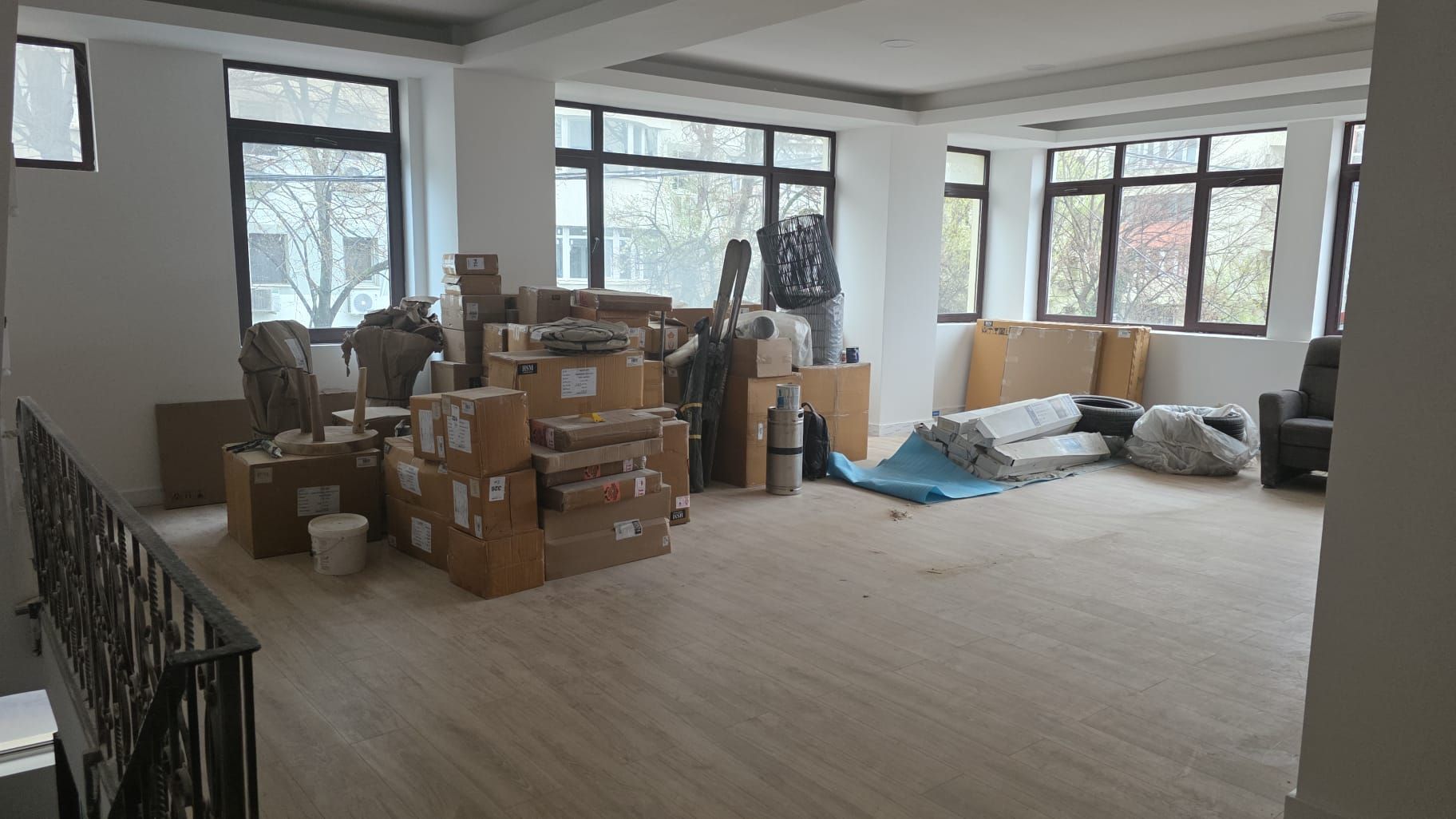 URGENT!, libera, CONSOLIDATA, birouri/comercial, 2 INTRARI, NEGOCIABIL - Poză 4