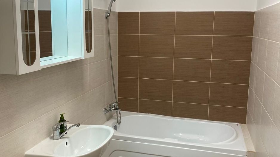 AP. 2 CAMERE BLOC NOU, BUCATARIE INCHISA, CENTRALA PROPRIE, PARCARE - Poză 8