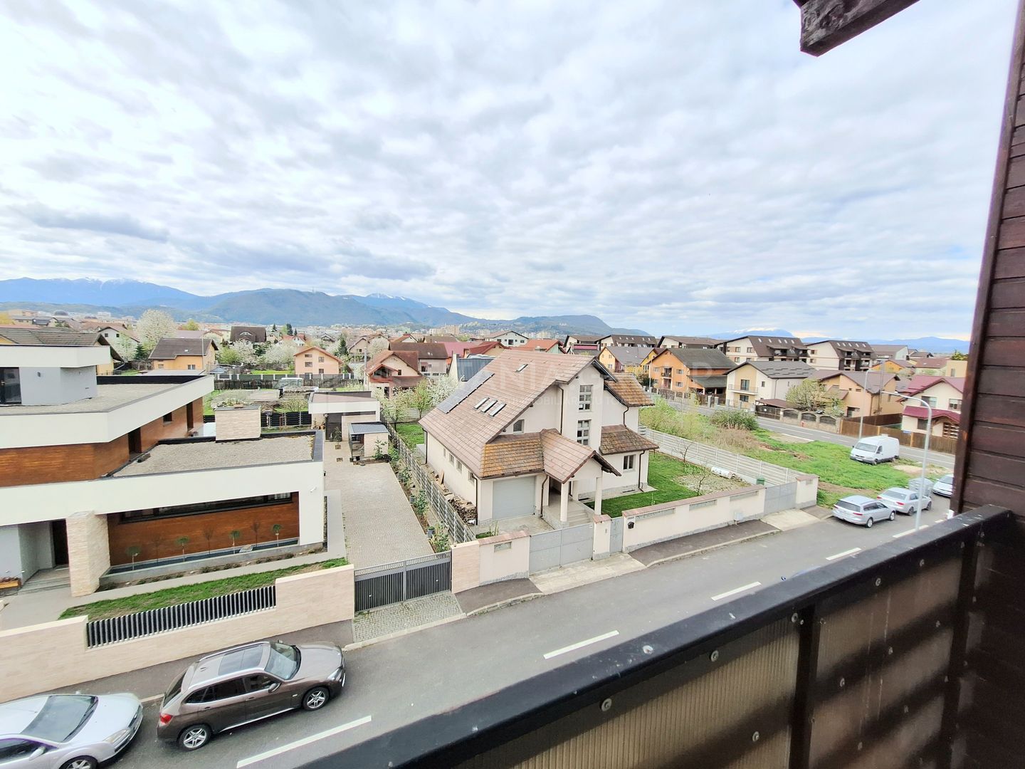 Apartament 2 camere cu vedere superba, modern mobilat+parcare, Coresi - Poză 1