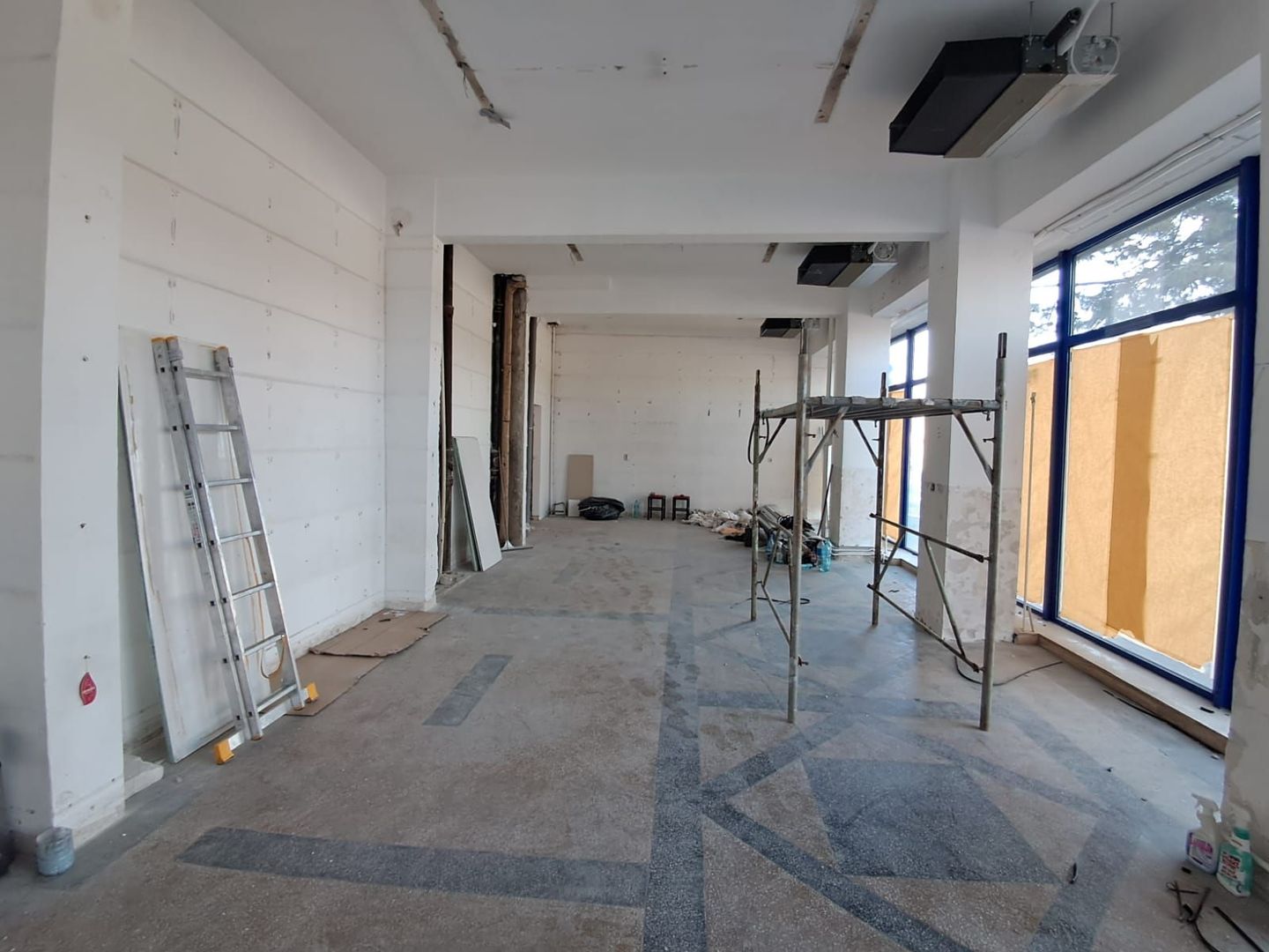 Spatiu comercial vitrina de 20 M - Metrou Eroii Revolutiei S143 - Poză 22