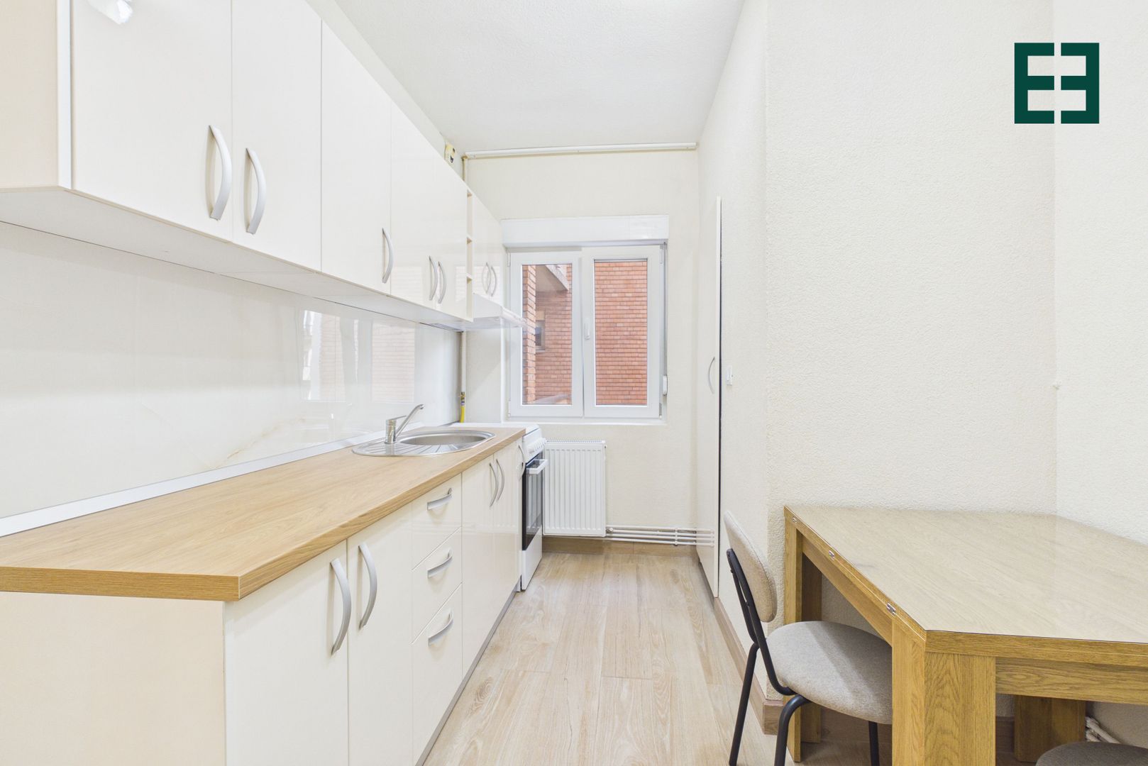 De închiriat - Apartament cu 2 camere -  Zonă Ultracentrală - Arad - Poză 2