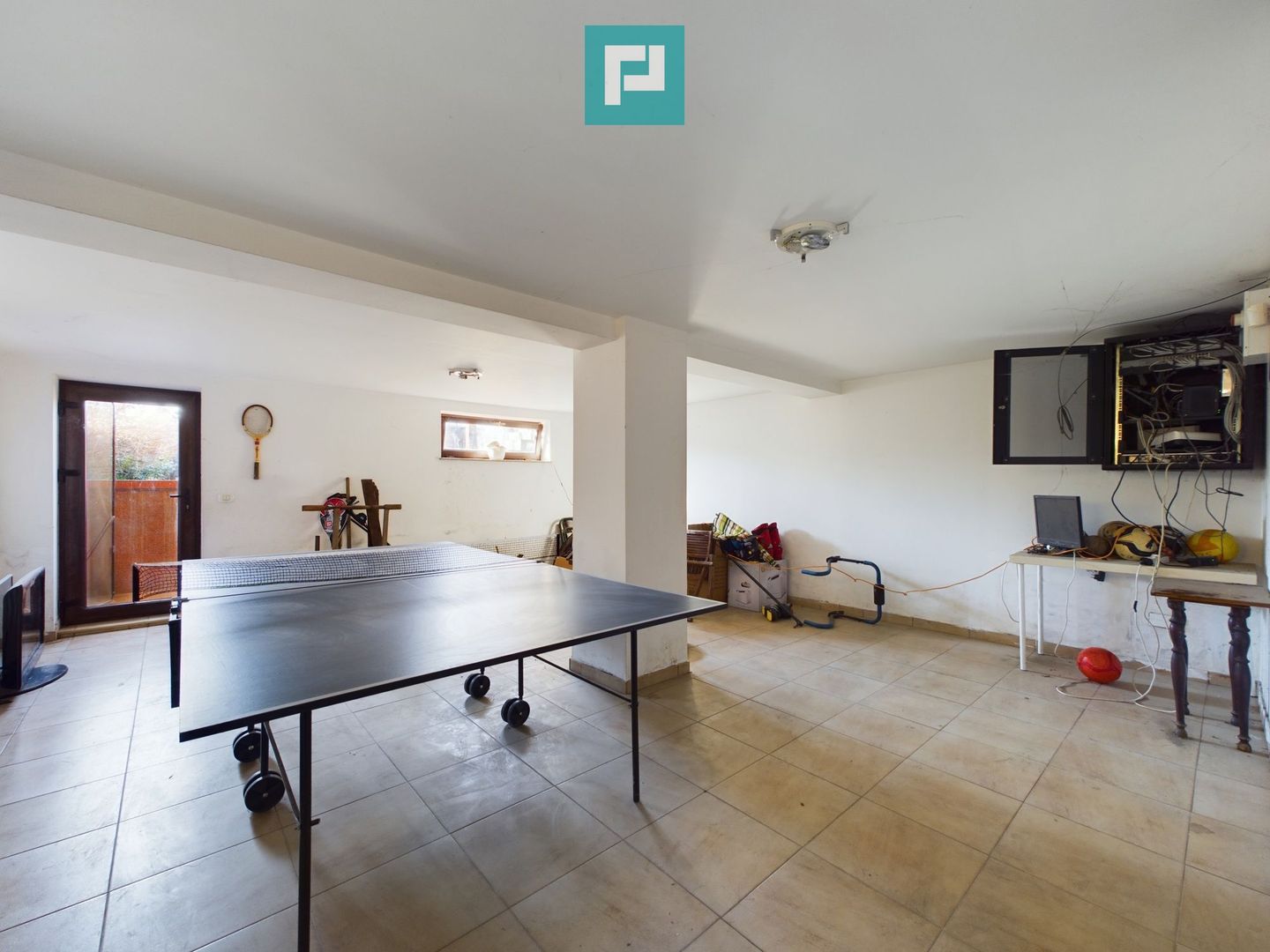 Vilă spațioasă cu 8 camere, Grădiște - Poză 14