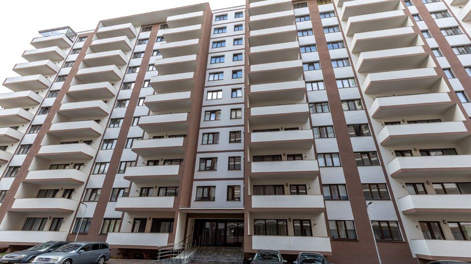 Coresi-Isaran apartament foarte spatios, 2 bai - Poză 13