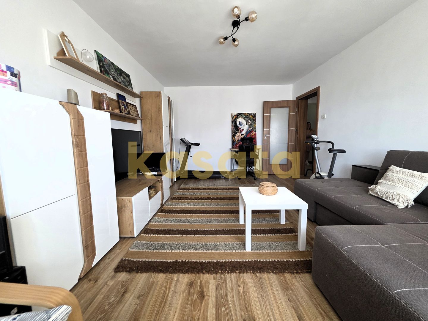Apartament 3 camere, 81 mp, renovat 2019 – spațios, luminos - Poză 1