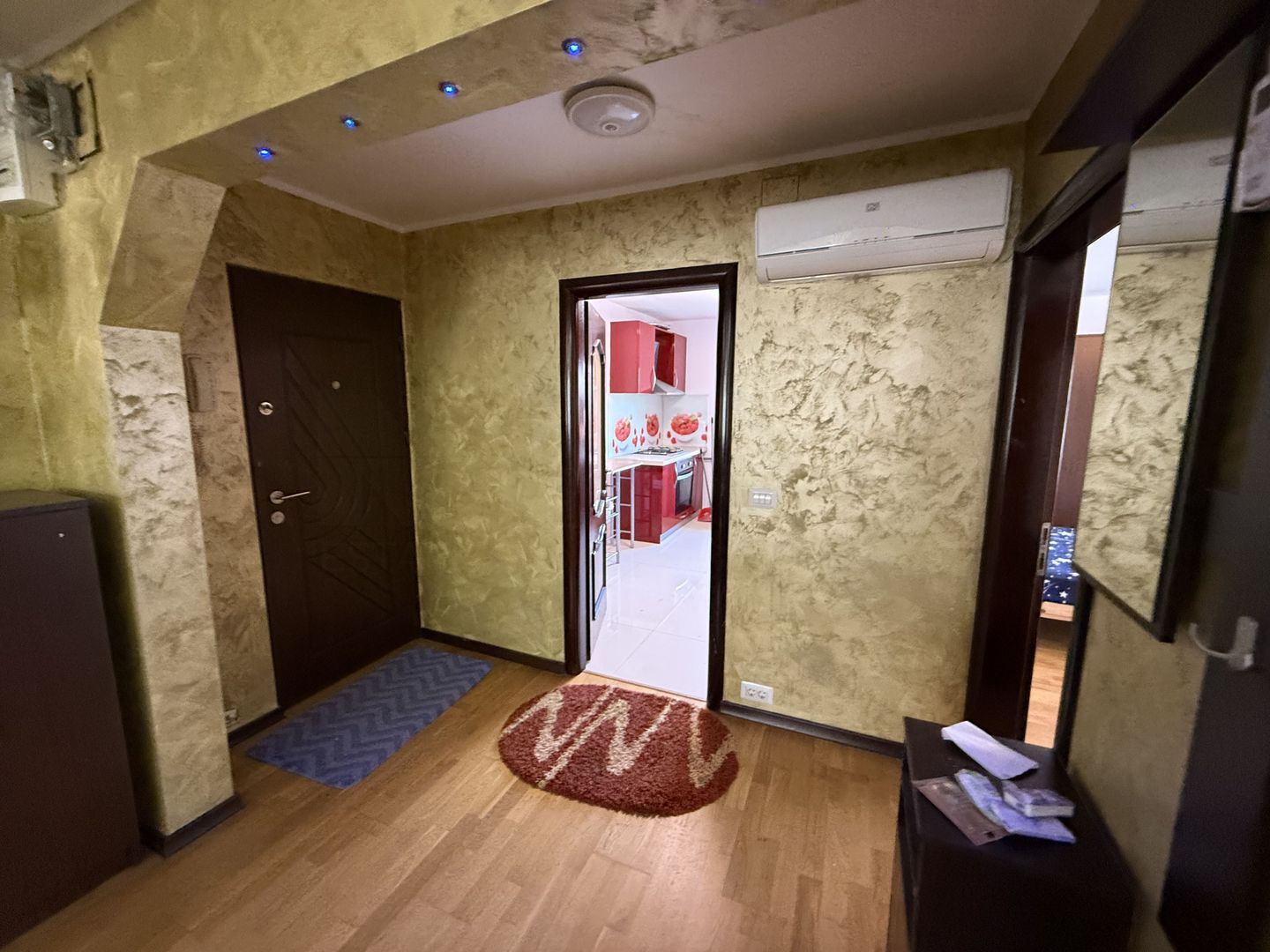 Apartament 3 camere | 100 mp | Zona Centrală | Etaj 1 | 450 €/lună - Poză 2