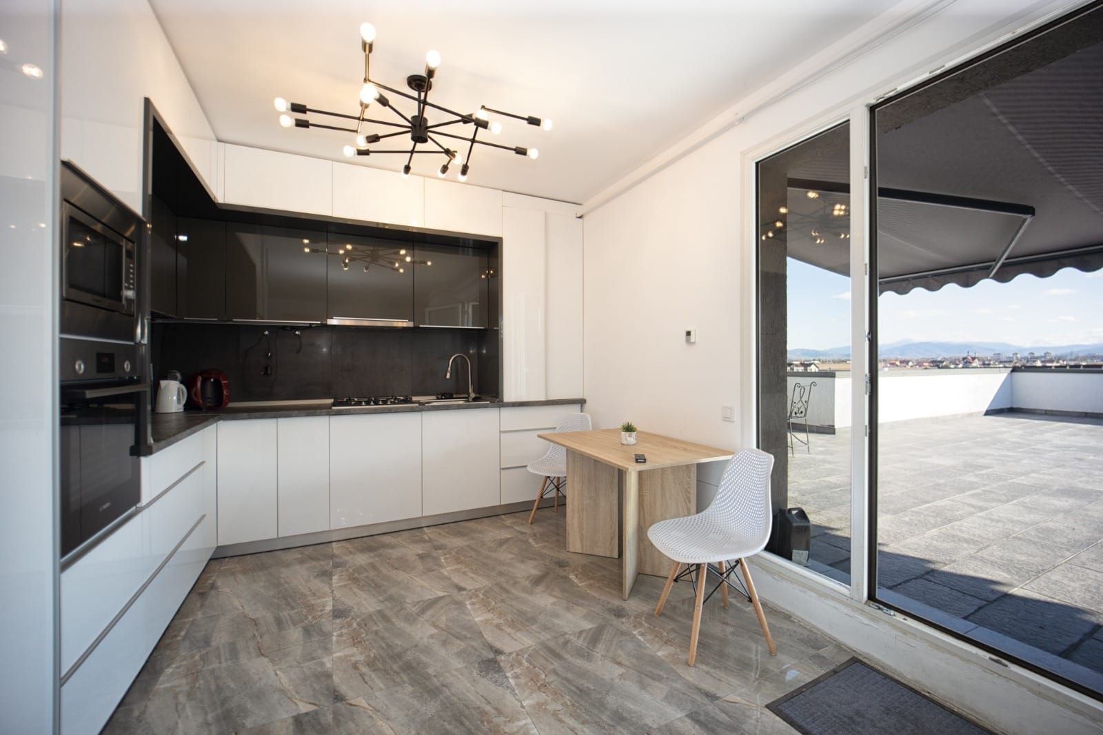 Apartament deosebit cu terasă panoramică – Sanpetru, Str. Sfinții Constantin - Poză 2