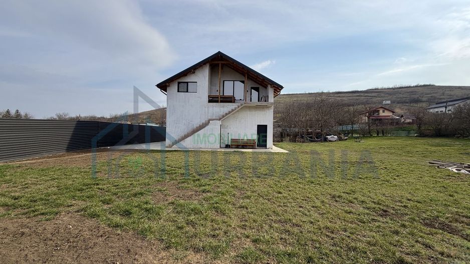 Casă + Garaj Spațios * # * # * - Poză 1