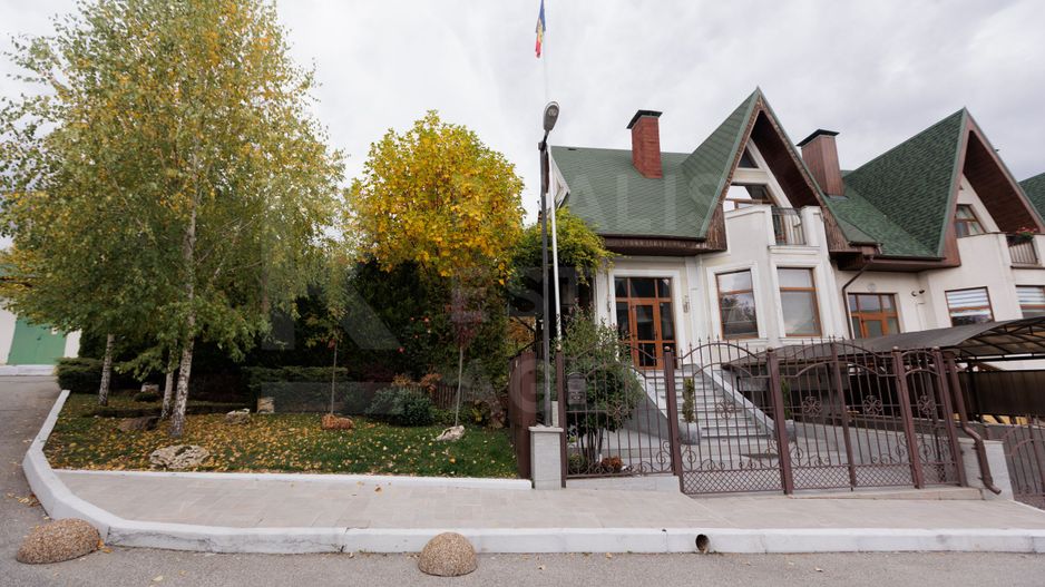 Vânzare, casă, 180 mp + 5 ari strada Calea Trușenilor ,Trușeni. - Poză 1