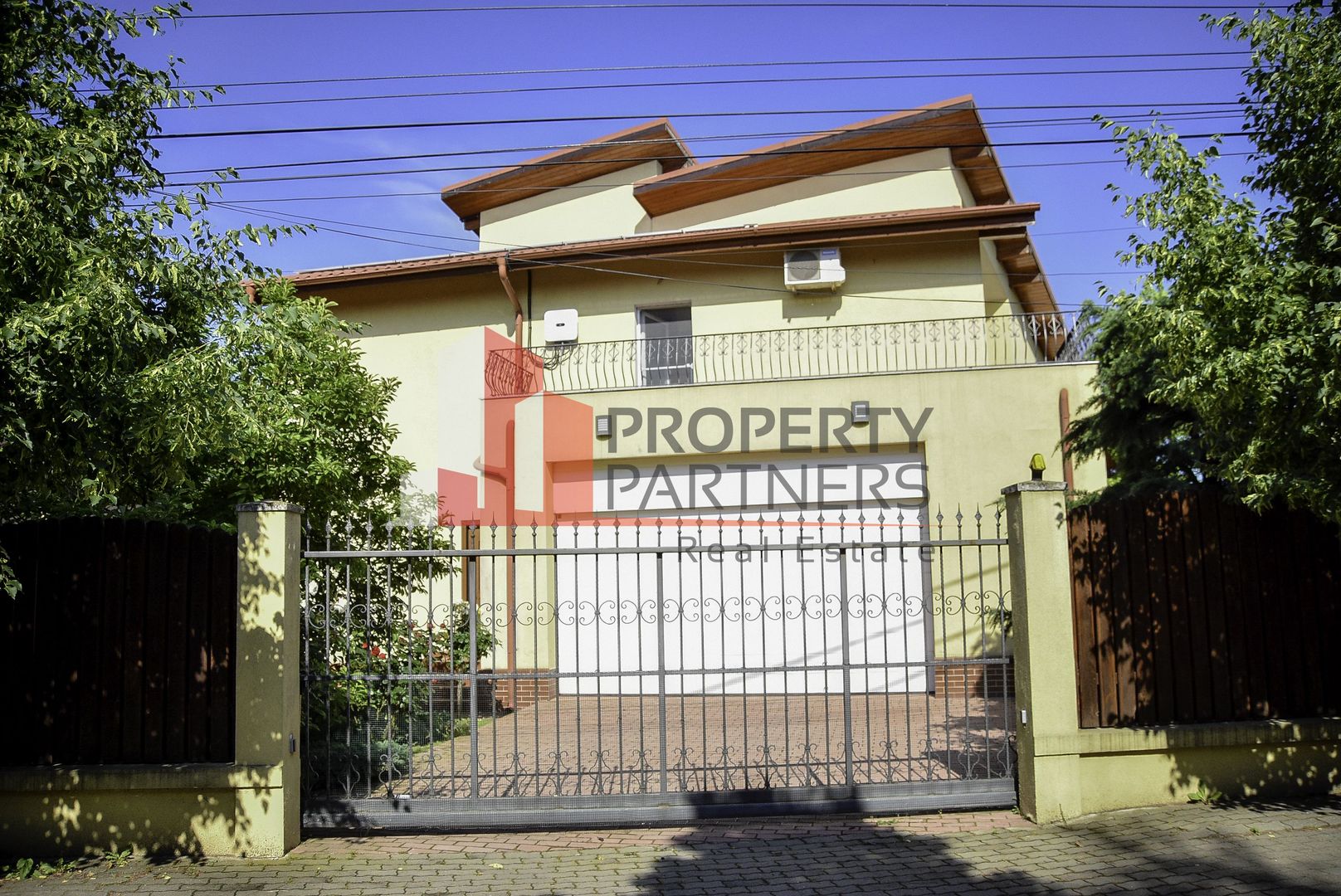 Vila spatioasa cu teren mare Jollie Ville - Poză 1