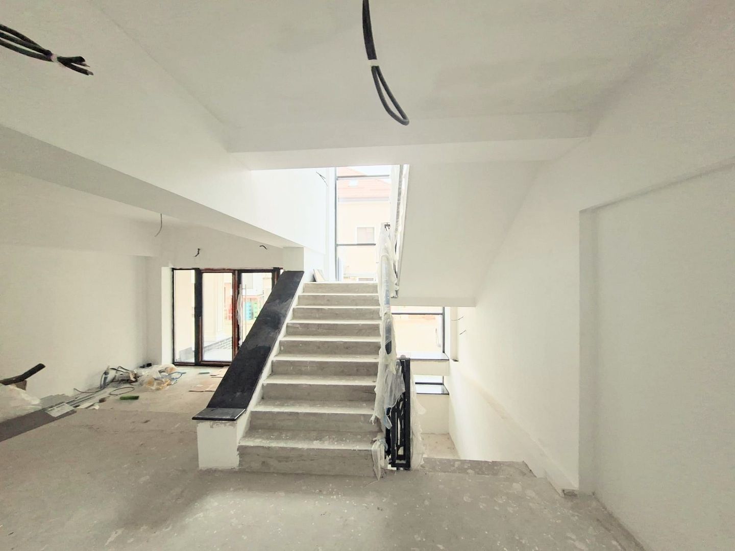 Cladire multifunctionala de inchiriat - Poză 10