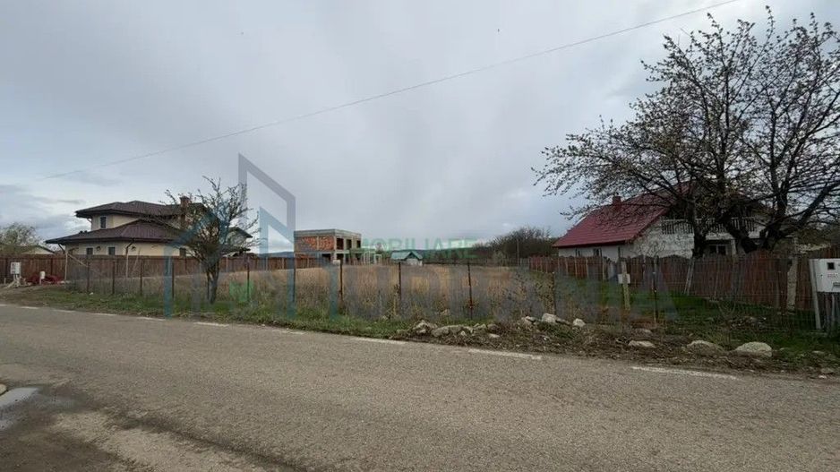 Teren intravilan 1.000 mp în Miroslava, sat Ciurbești, cu utilități și autorizație de construire - Poză 2