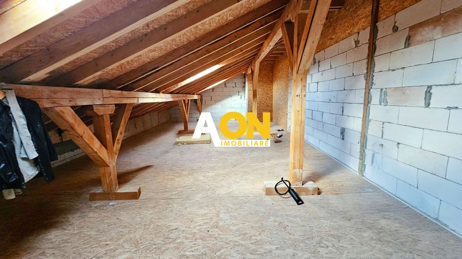 Apartament 3 camere, 2 bai, 67 mp + mansarda 90 mp + boxa + parcare - Poză 11