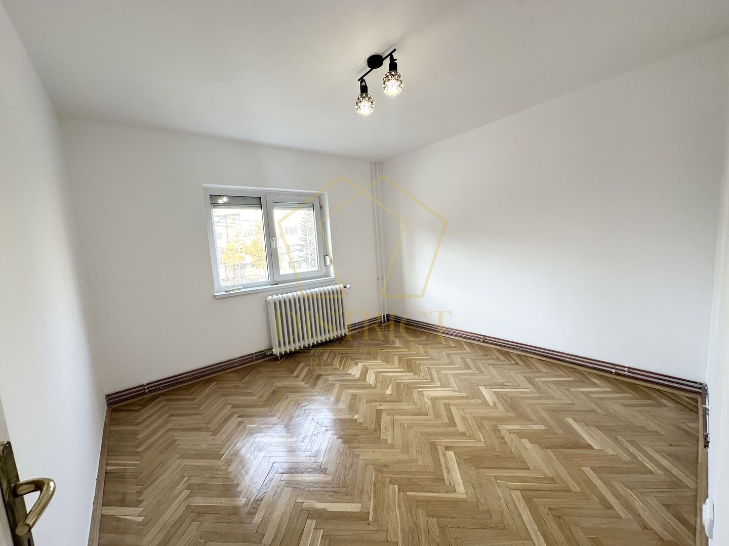 Apartament cu 3 camere, 2 boxe si garaj | Etaj 1 | Zona Fabric - Poză 3