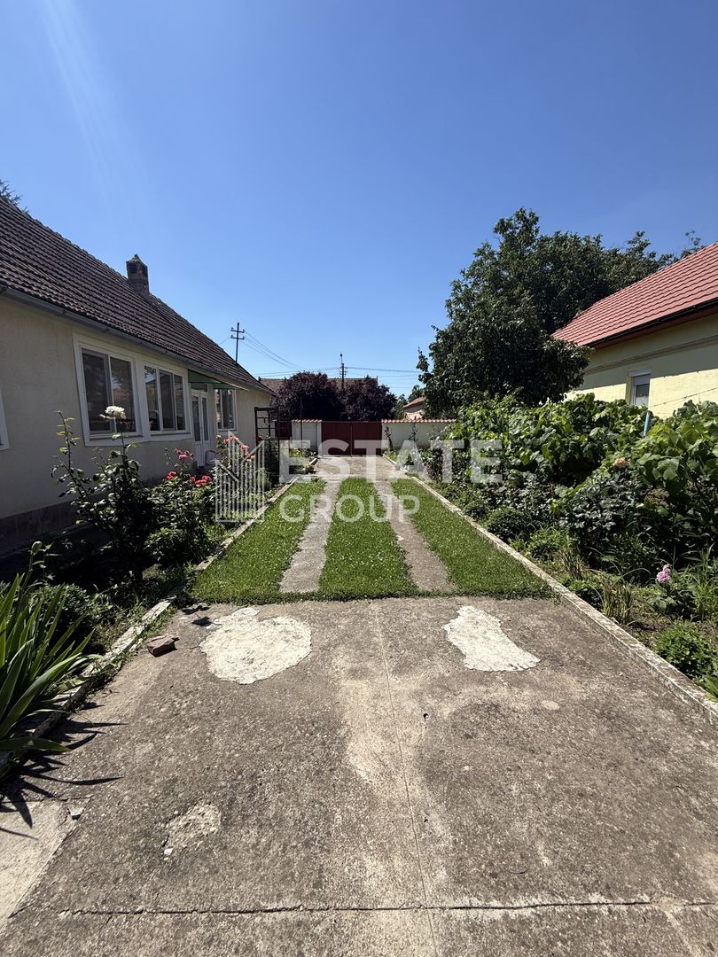 Casa Sandrei , teren 1414 mp, strada asfaltata - Poză 2