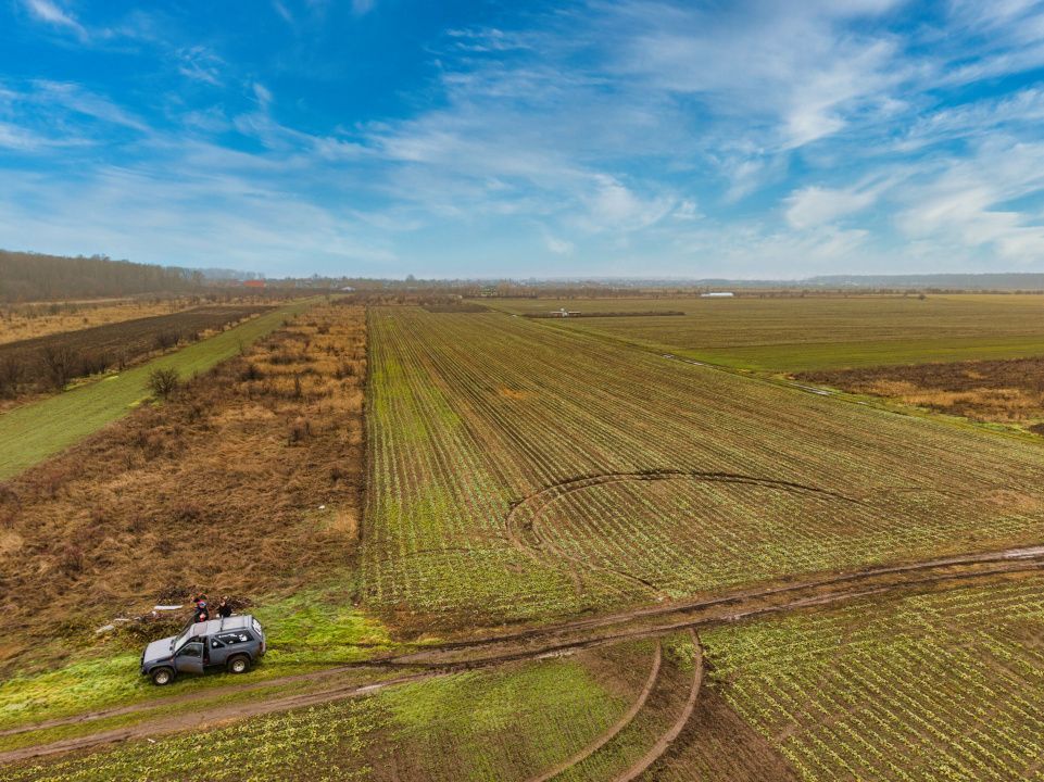 Teren intravilan 5040 mp, deschidere dubla - Poză 1