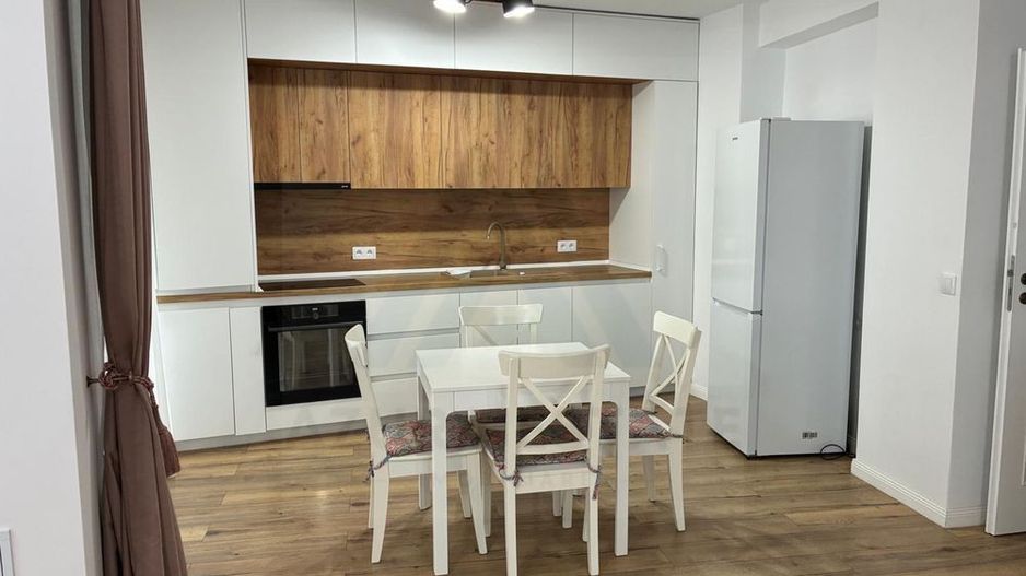 Apartament modern 3 camere 2 bai 2 locuri de parcare balcon Selimbar - Poză 1