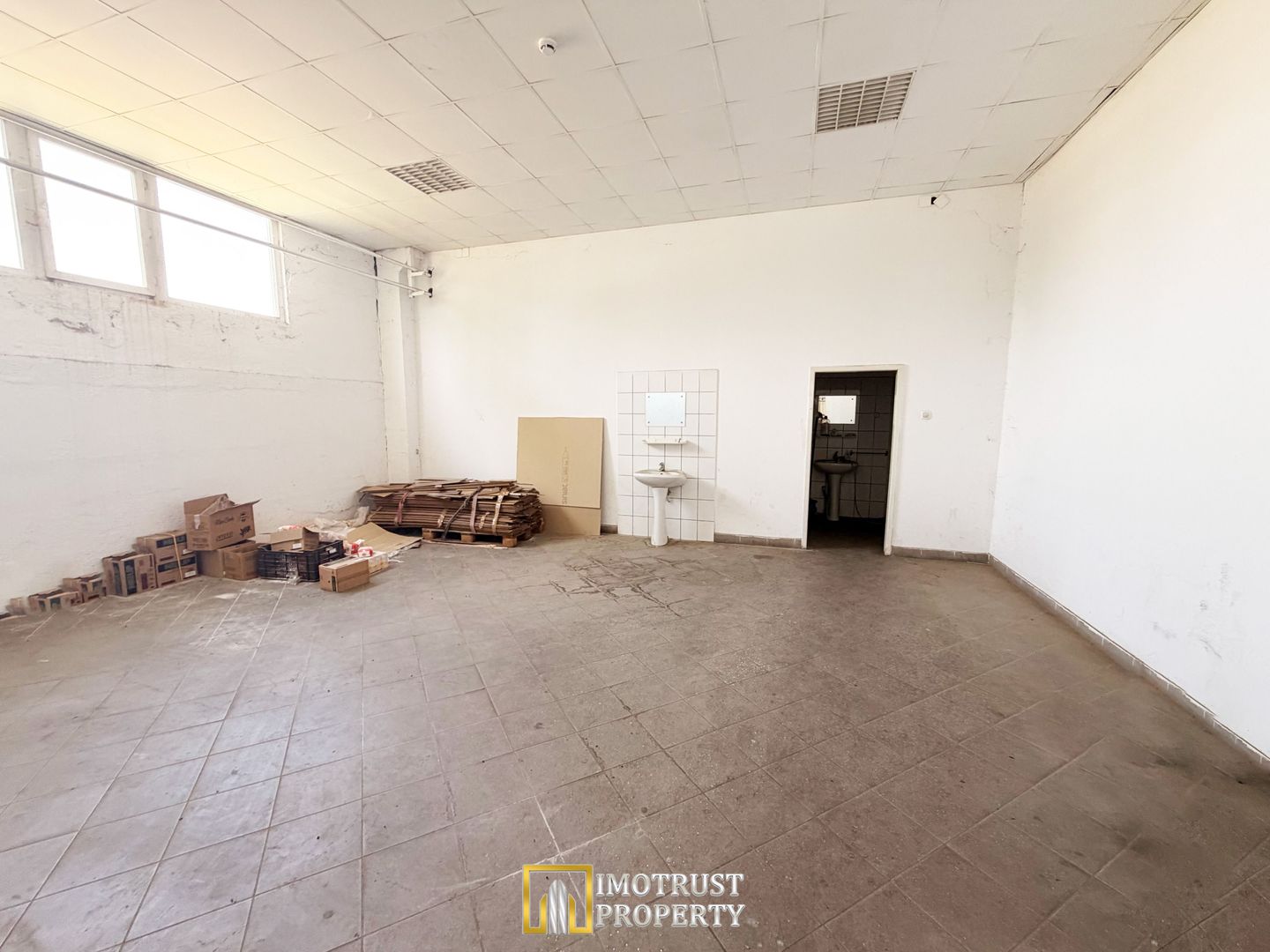 Hală industrială de închiriat în Arad – 600 mp, parcare - Poză 5