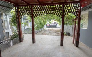 Casă cu 5 camere, complet renovată cu teren 920 mp în Tecuci - Poză 4