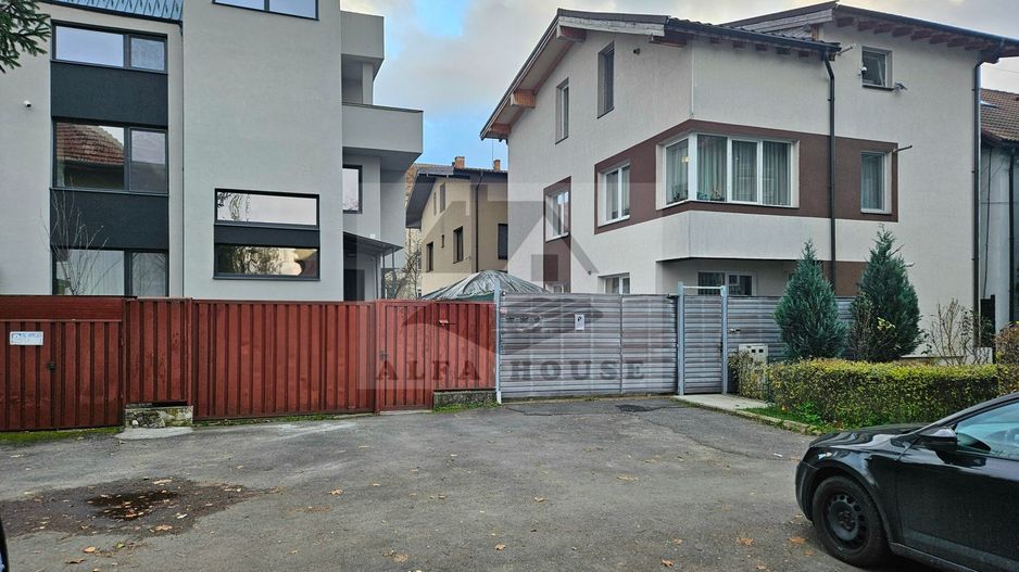 Oportunitate - Apartament cu trei camere in vila, zona Tractorul 70 mp - Poză 2