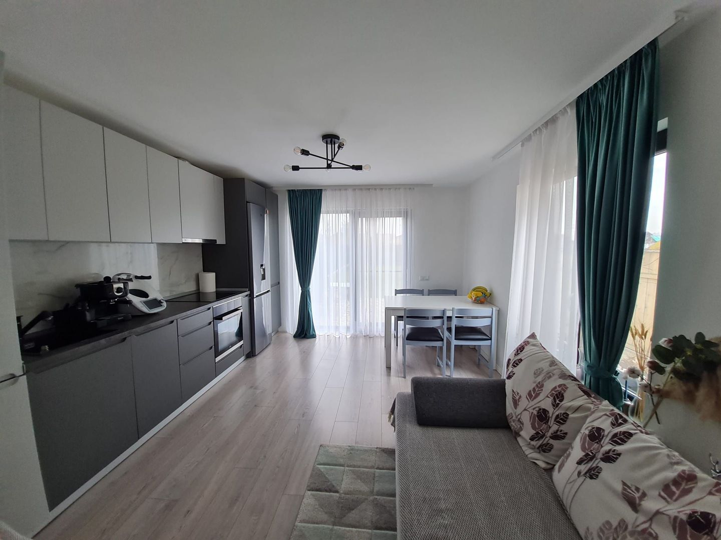 Casa individuala de inchiriat, 3 dormitoare, 120 MP, curte generoasa - Poză 1