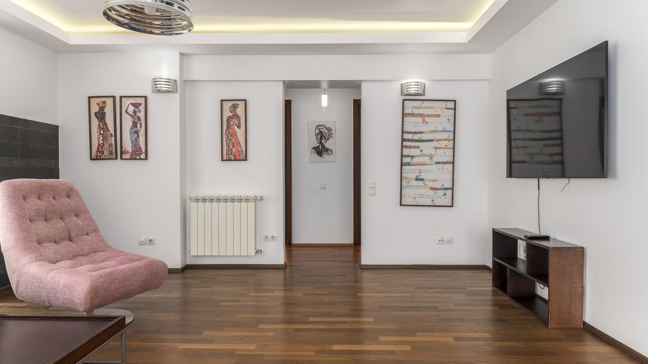 4 camere| semineu| piscina interioara | sauna | sala de sport| parcare - Poză 3