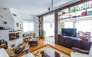 Vilă 340 mp Bran | Teren 5500 mp | 6 dormitoare cu băi proprii - Poză 12