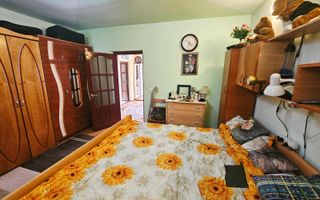 🏡 Casă spațioasă cu 9 camere în Strejnicu – pentru locuință, birouri - Poză 90