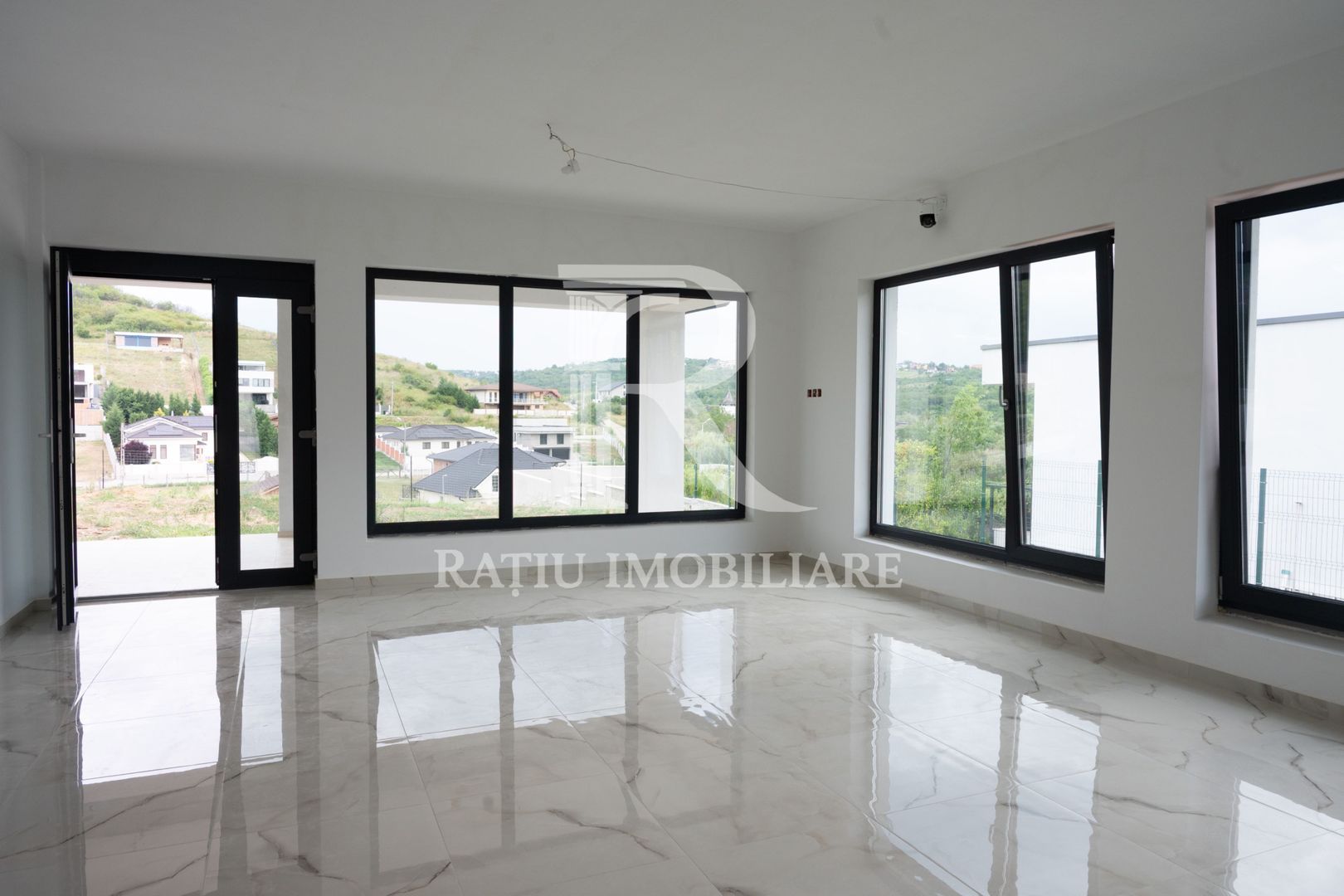 Casă modernă de vânzare | 3 dormitoare | Teren 750 mp | Oradea - Poză 11