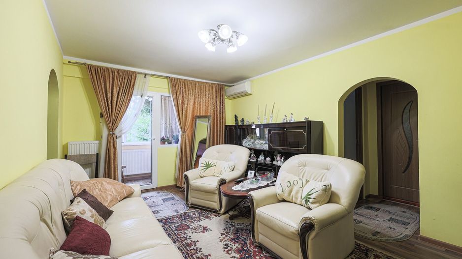 Apartament, la etajul 1, cu balcon spre zona verde, malul Muresului - Poză 1