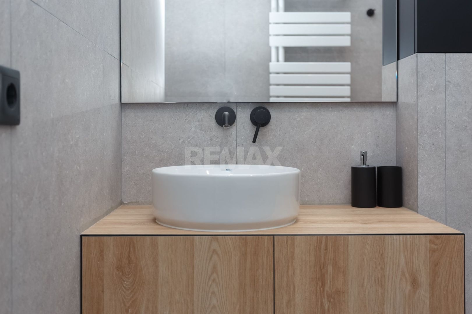 De vânzare apartament, 3 dormitoare + terasă, str. Teatrală 3, Centru. - Poză 15