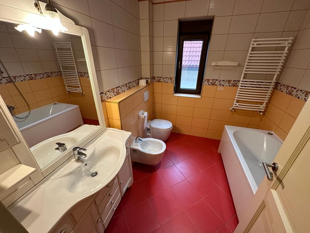 VILA  - ARADULUI. -British - Poză 46