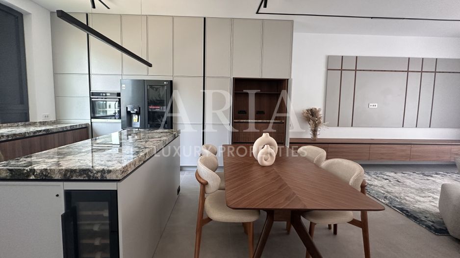 AVALON ESTATE TOWNHOUSE - Poză 2