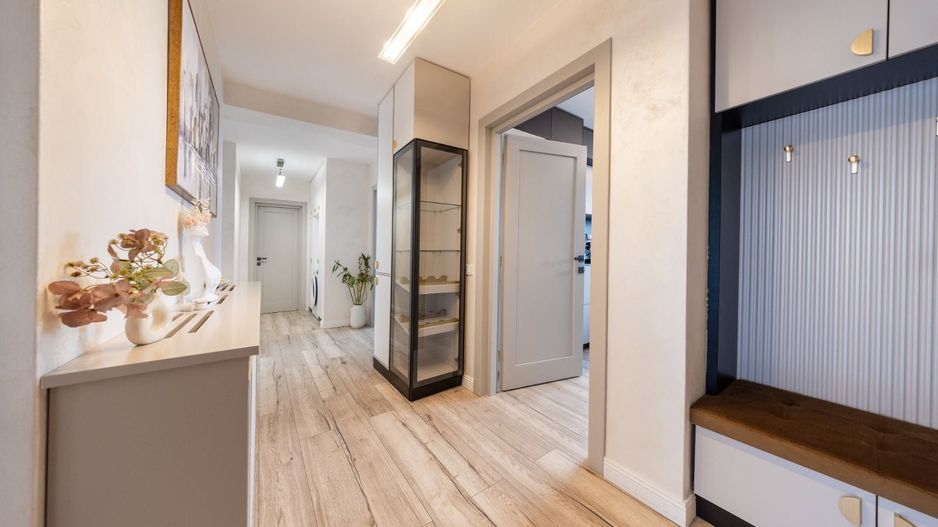 Penthouse superb, 3 camere+parcare subterana ,203 mp-Coresi - Poză 4