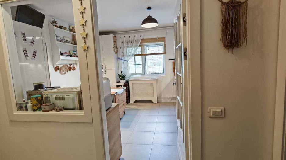 Apartament luminos 2 camere. Zona Tineretului. Cu  Centrala. Loc Parcare. - Poză 2