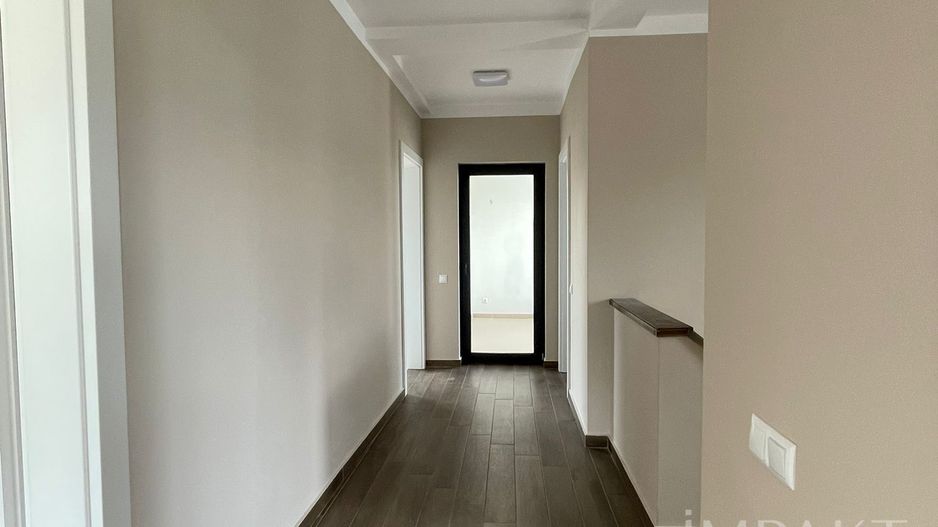 Casă / Vilă cu 4 camere de închiriat - Dezmir - Poză 18
