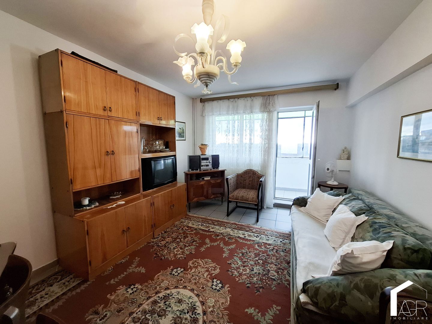 Apartament cu 2 camere, decomandat, confort 1, zona Republicii - Poză 3