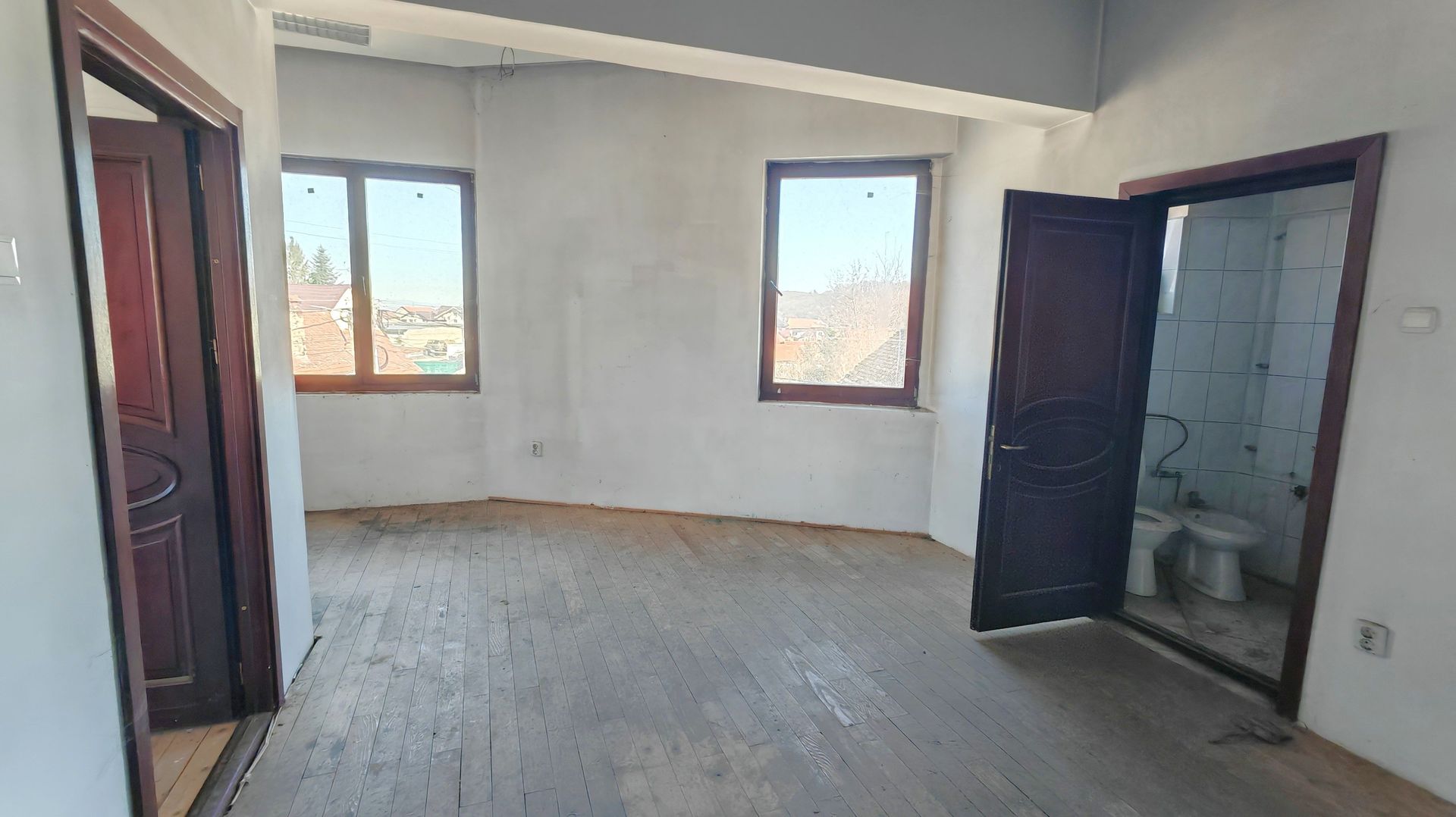 Cladire P+4 Rasnov- Central, IDEAL INVESTITIE. - Poză 2