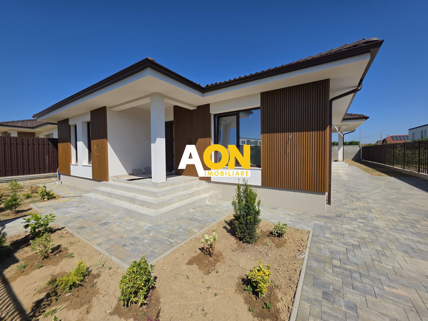 Casa noua, 4 camere, cu predare la cheie, 510 mp teren, Cetate - Poză 2