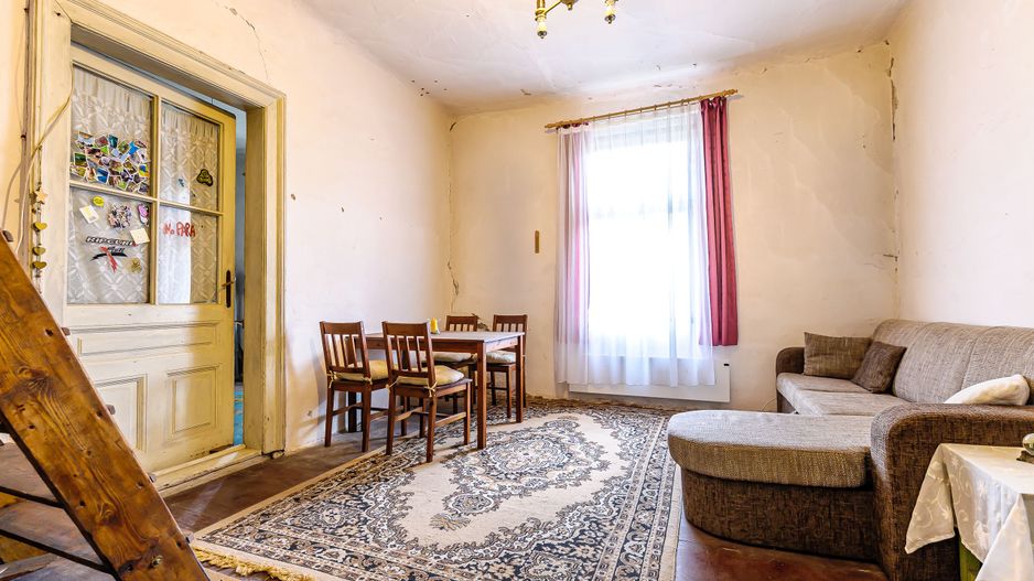 Apartament cu 2 camere, la curte comună, în Grădște. - Poză 10