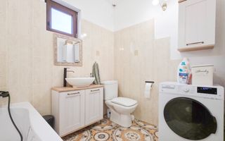 Casă spațioasă de vânzare – Strada Republicii nr. 105, Dragomirești - Poză 22