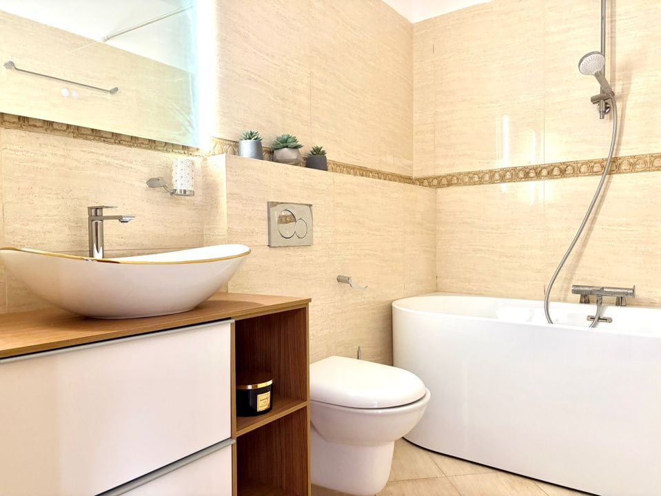 Penthouse pe 2 niveluri l 160 mp utili l terase 75 mp l parcare l B. Z - Poză 8