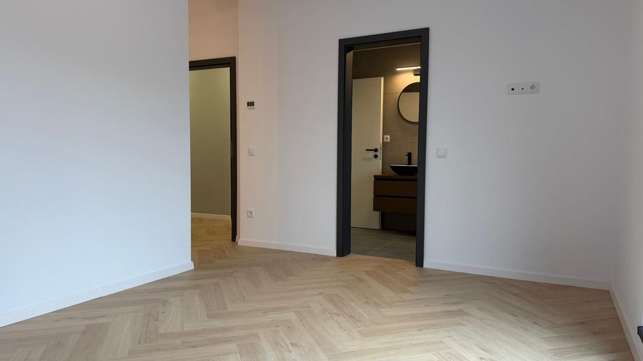 Apartament la Vila, 4 camere si gradina privata - Poză 14