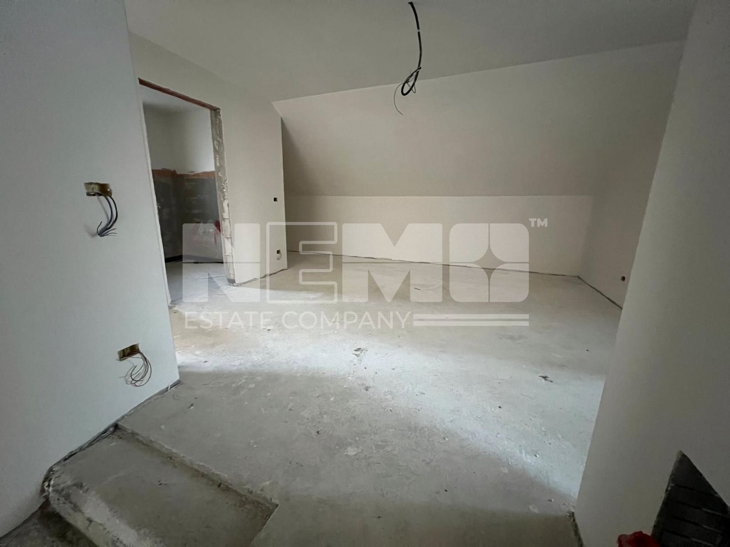 Case Semifinisate | Cu Garaj și curte - Poză 3