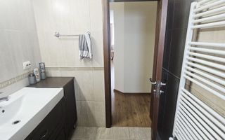 Vilă spațioasă Strejnicu S+P+1E+M, 8 camere, garaj, teren 595 mp - Poză 41