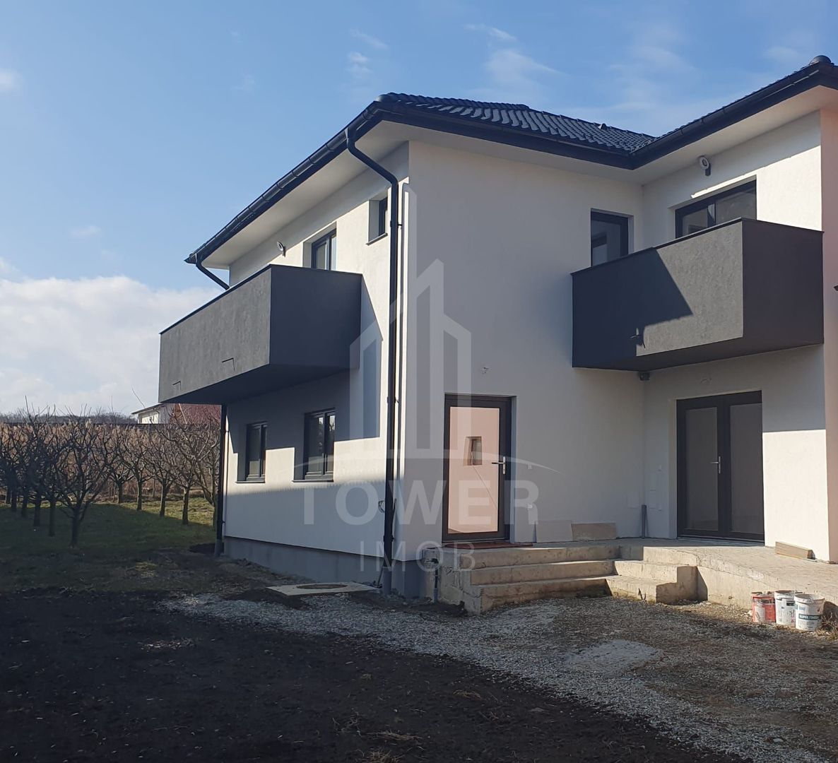 Apartament  4 camere de vanzare . - Poză 1