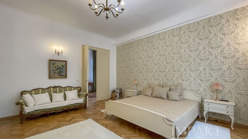 Apartament deosebit cu 3 camere, curte si parcare, aproape de Centru - Poză 6