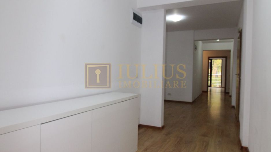 8 incaperi, 2 bai, centrala proprie, 3 locuri de parcare; Lipovei. - Poză 13