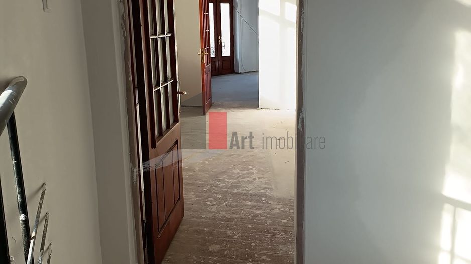 Vila  de inchiriat recent renovata - Poză 32